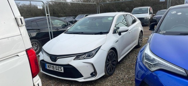 TOYOTA COROLLA 1.8 VVT-h Design CVT Euro 6 (s/s) 4dr