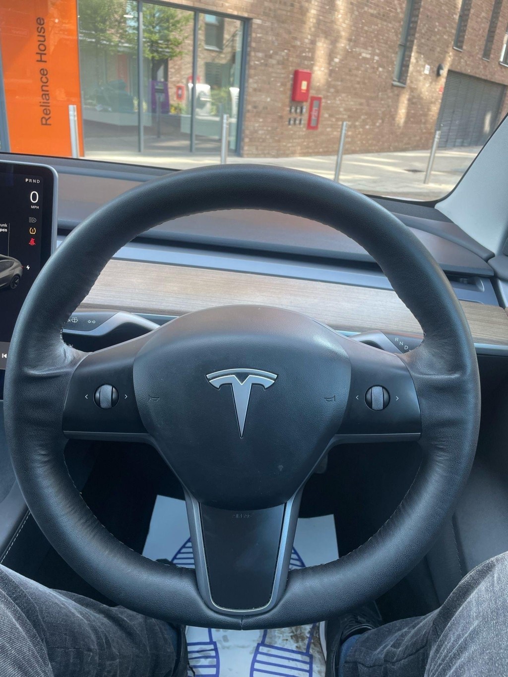 TESLA MODEL 3