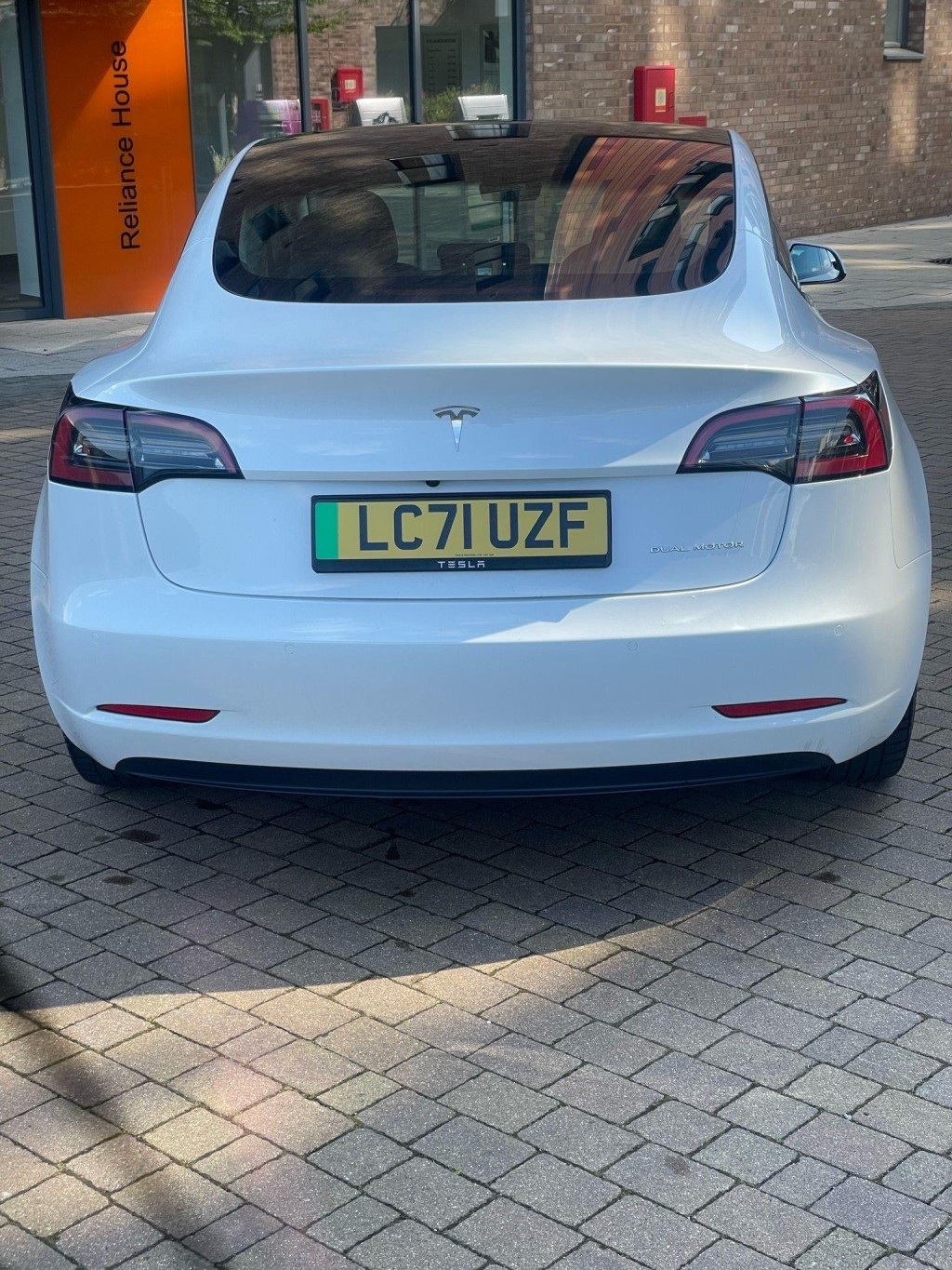 TESLA MODEL 3