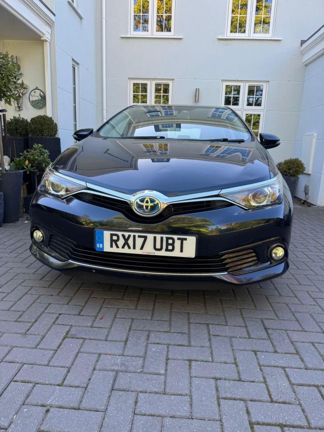 TOYOTA AURIS 1.8 VVT-h Business Edition CVT Euro 6 (s/s) 5dr (Safety Sense)