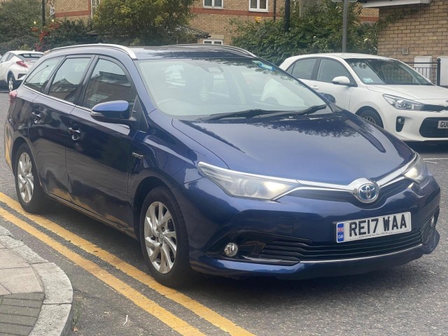 TOYOTA AURIS 1.8 VVT-h Icon Touring Sports CVT Euro 6 (s/s) 5dr (Safety Sense)