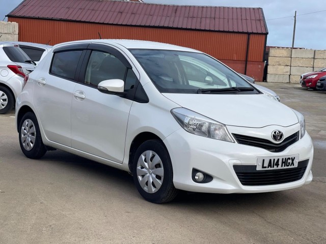 TOYOTA YARIS 1.33 Dual VVT-i Icon Hatchback 5dr Petrol Multidrive S Euro 5 Euro 5 (99 ps)