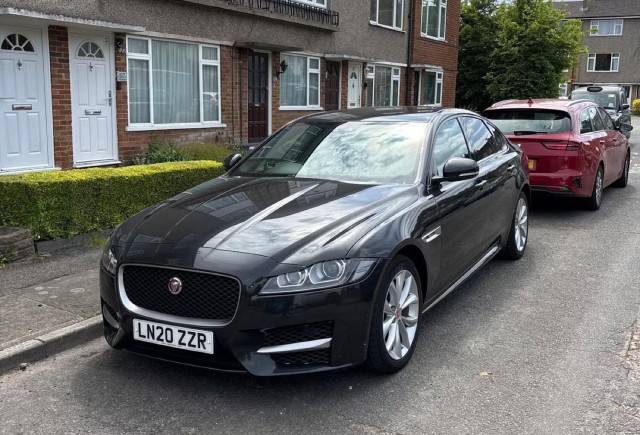 JAGUAR XF 2.0 i R-Sport