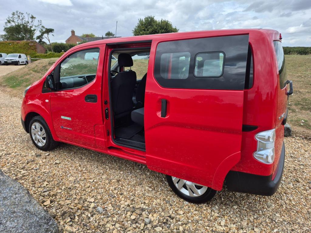 NISSAN NV200