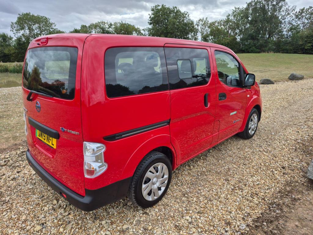 NISSAN NV200