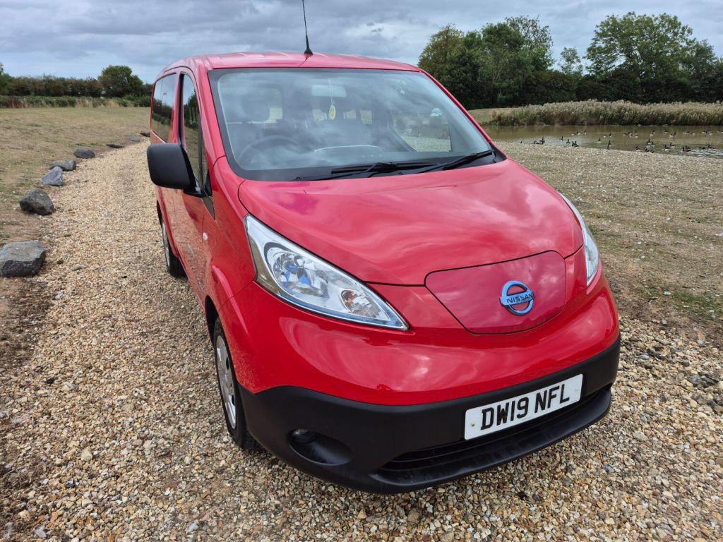 NISSAN NV200