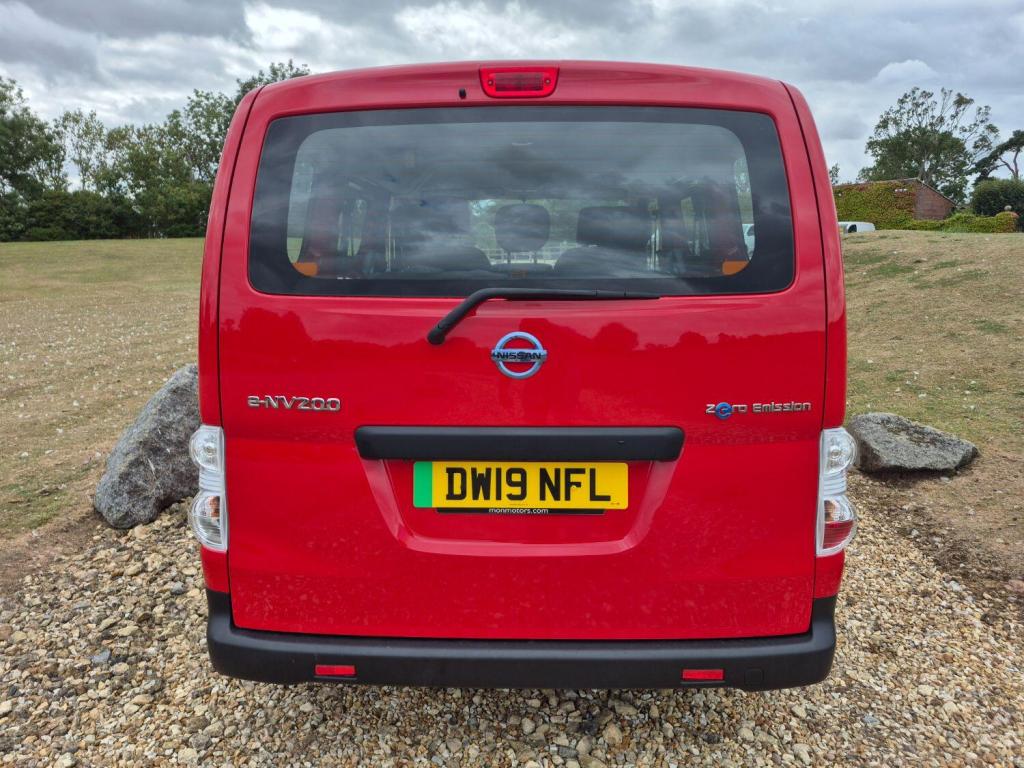 NISSAN NV200