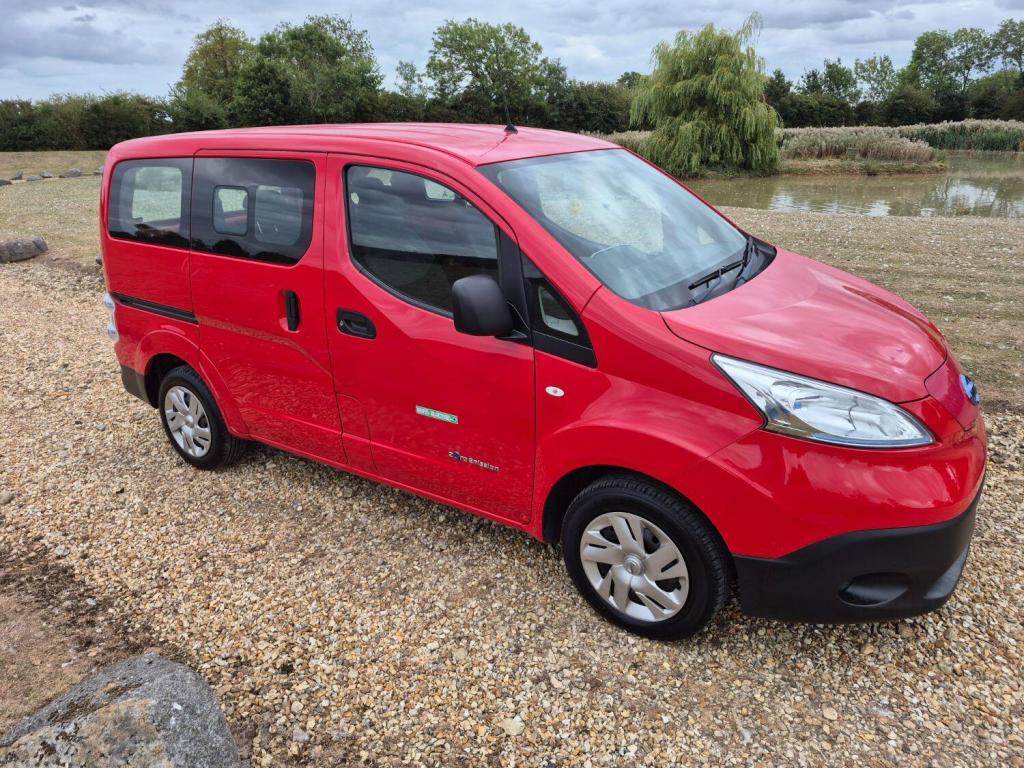 NISSAN NV200