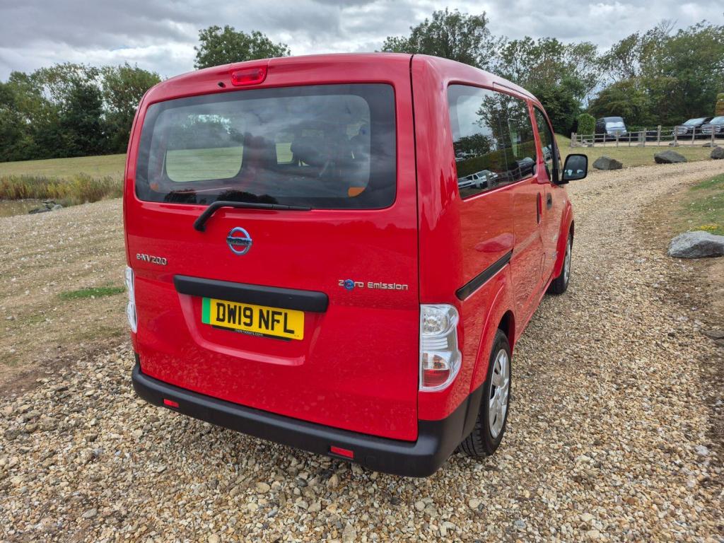 NISSAN NV200