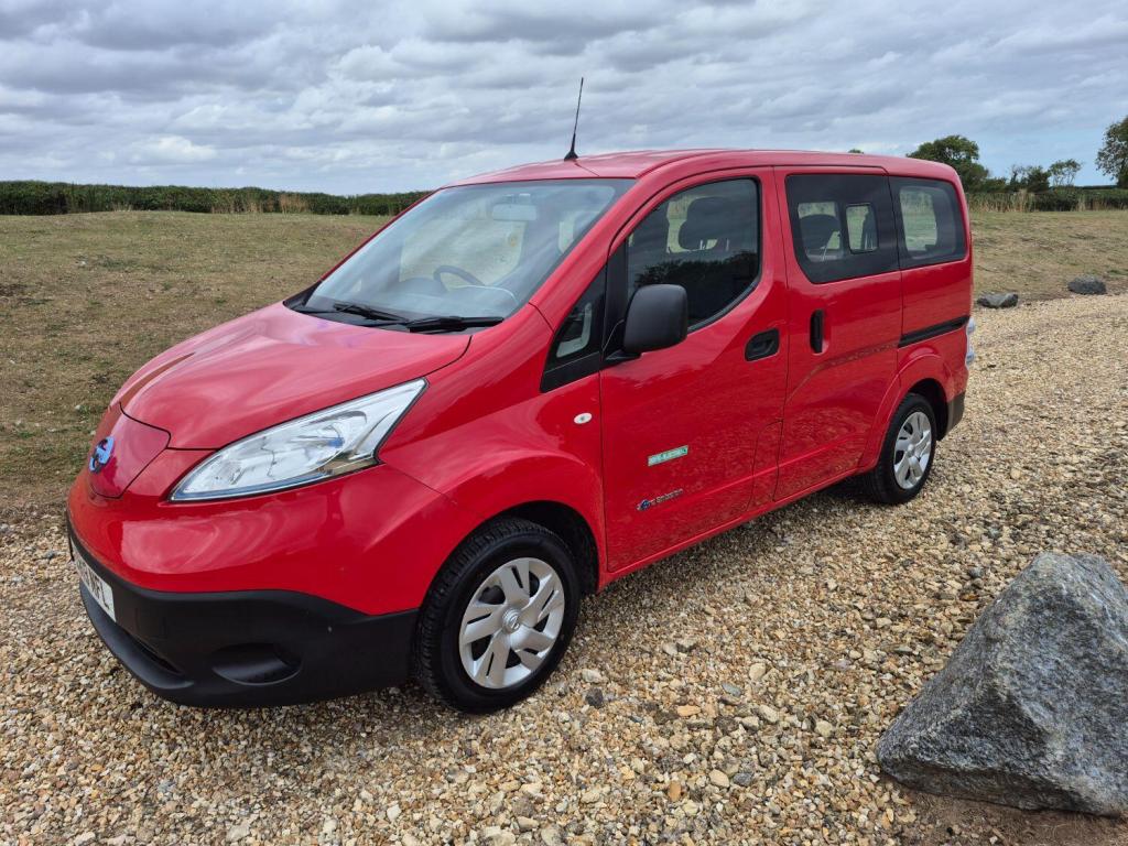 NISSAN NV200