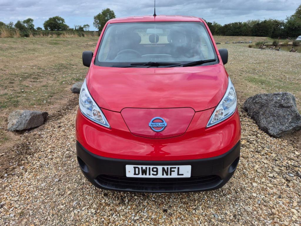 NISSAN NV200