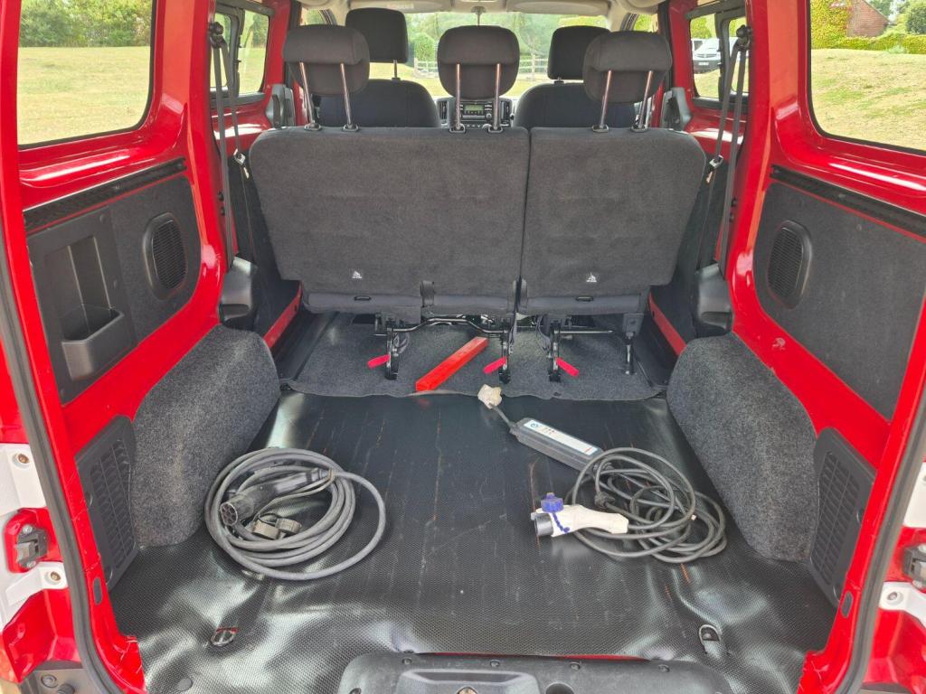 NISSAN NV200