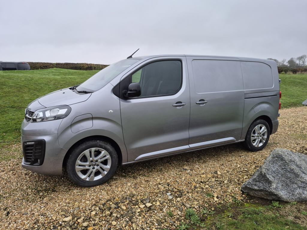 VAUXHALL VIVARO