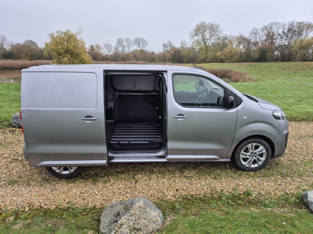 VAUXHALL VIVARO