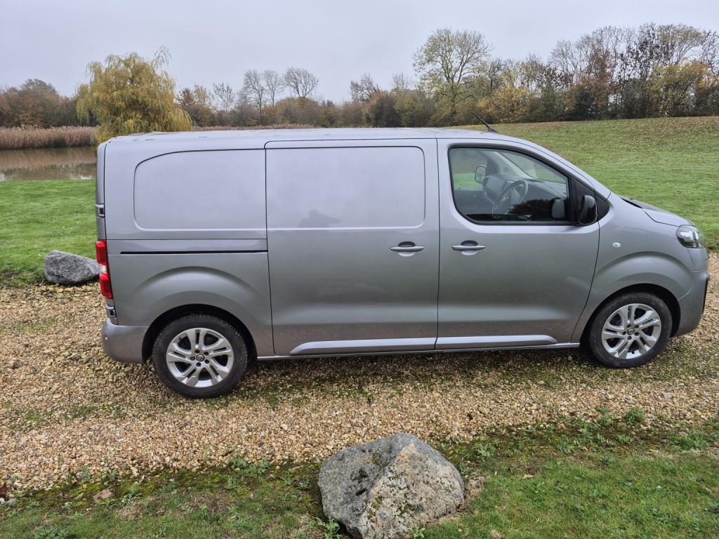 VAUXHALL VIVARO