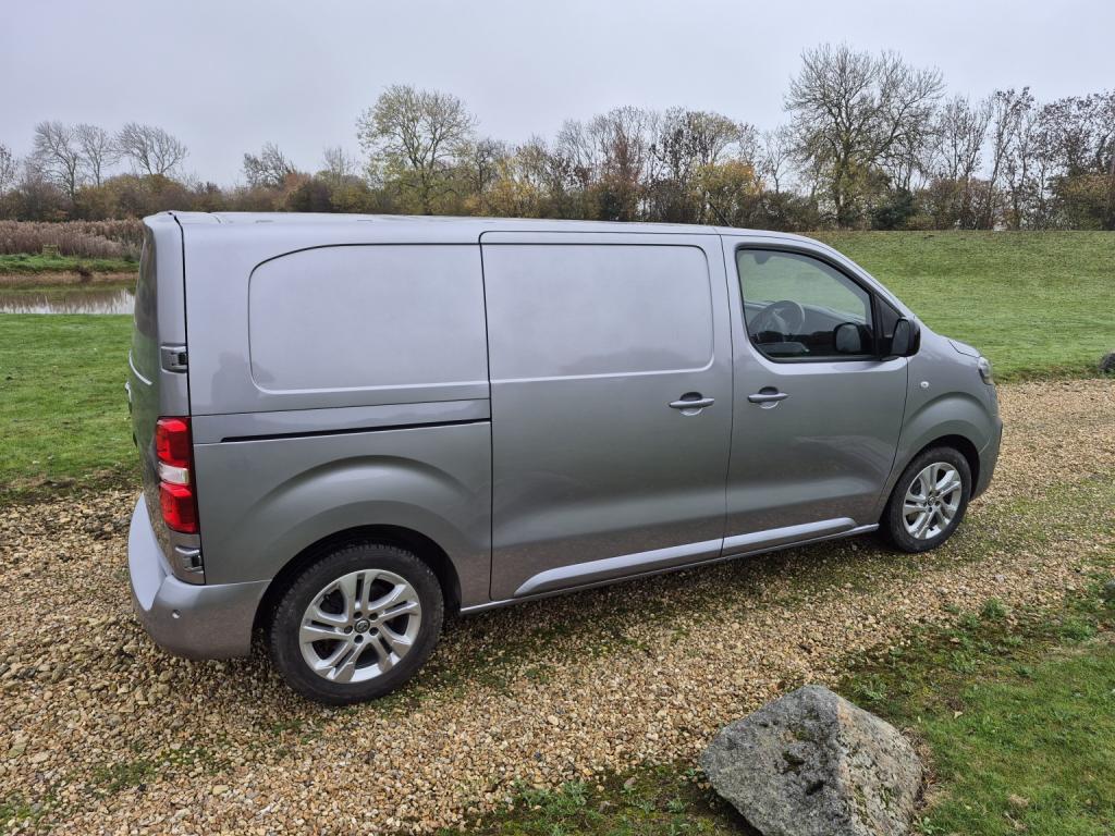 VAUXHALL VIVARO