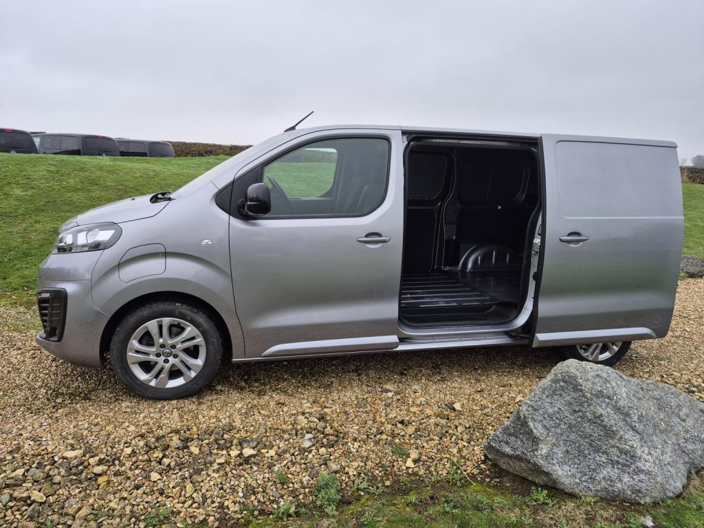VAUXHALL VIVARO
