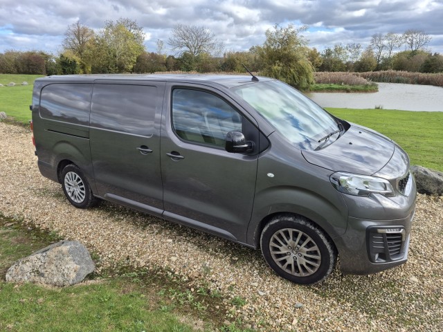 PEUGEOT EXPERT e 1000 75kWh Asphalt Premium +