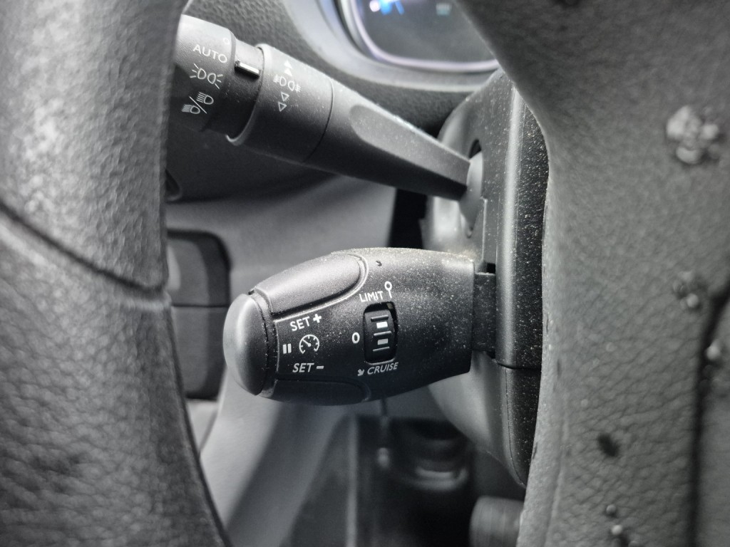 VAUXHALL VIVARO ELECTRIC