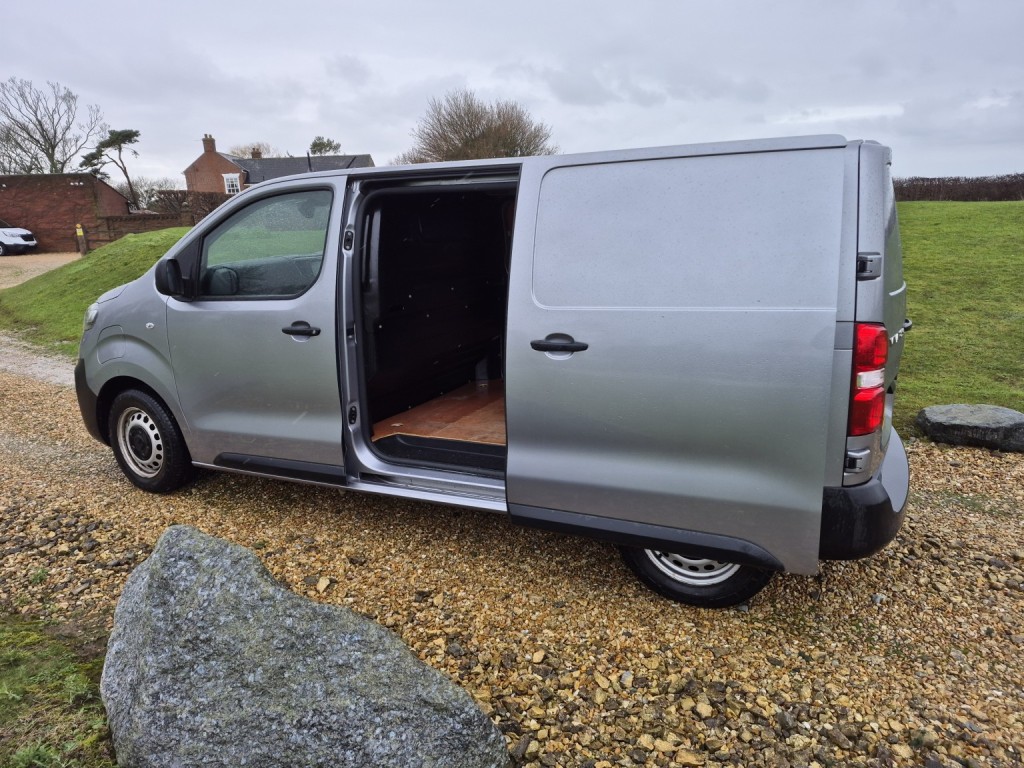 VAUXHALL VIVARO ELECTRIC