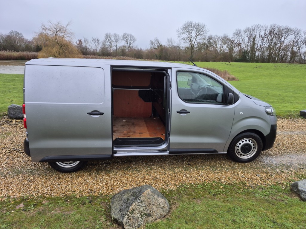 VAUXHALL VIVARO ELECTRIC