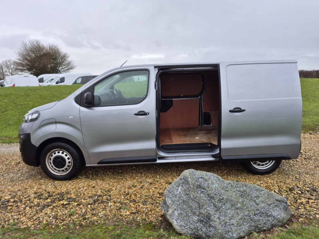 VAUXHALL VIVARO ELECTRIC