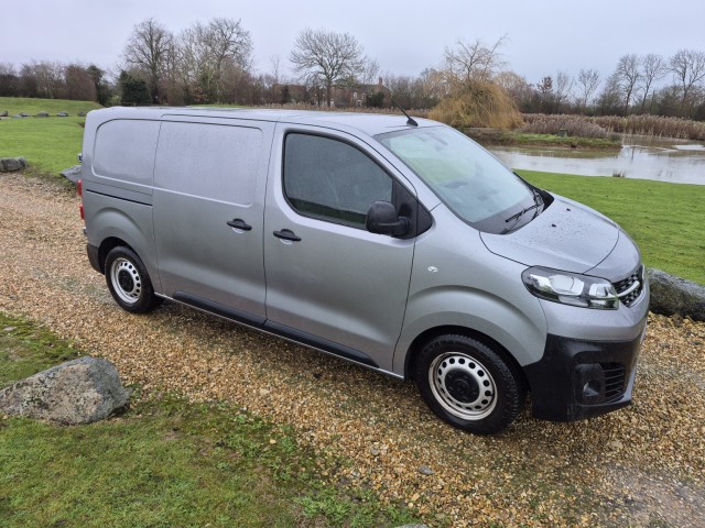VAUXHALL VIVARO ELECTRIC 3100 75kWh Dynamic