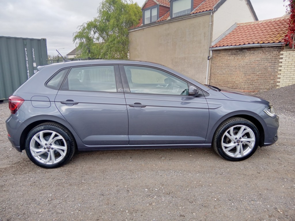VOLKSWAGEN POLO