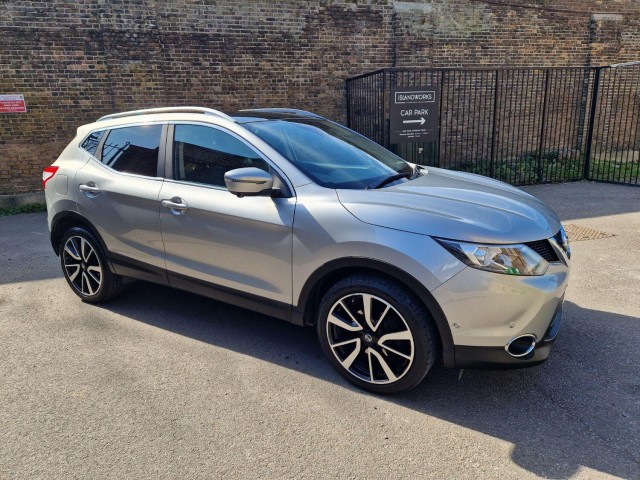 NISSAN QASHQAI 1.2 DIG-T Tekna