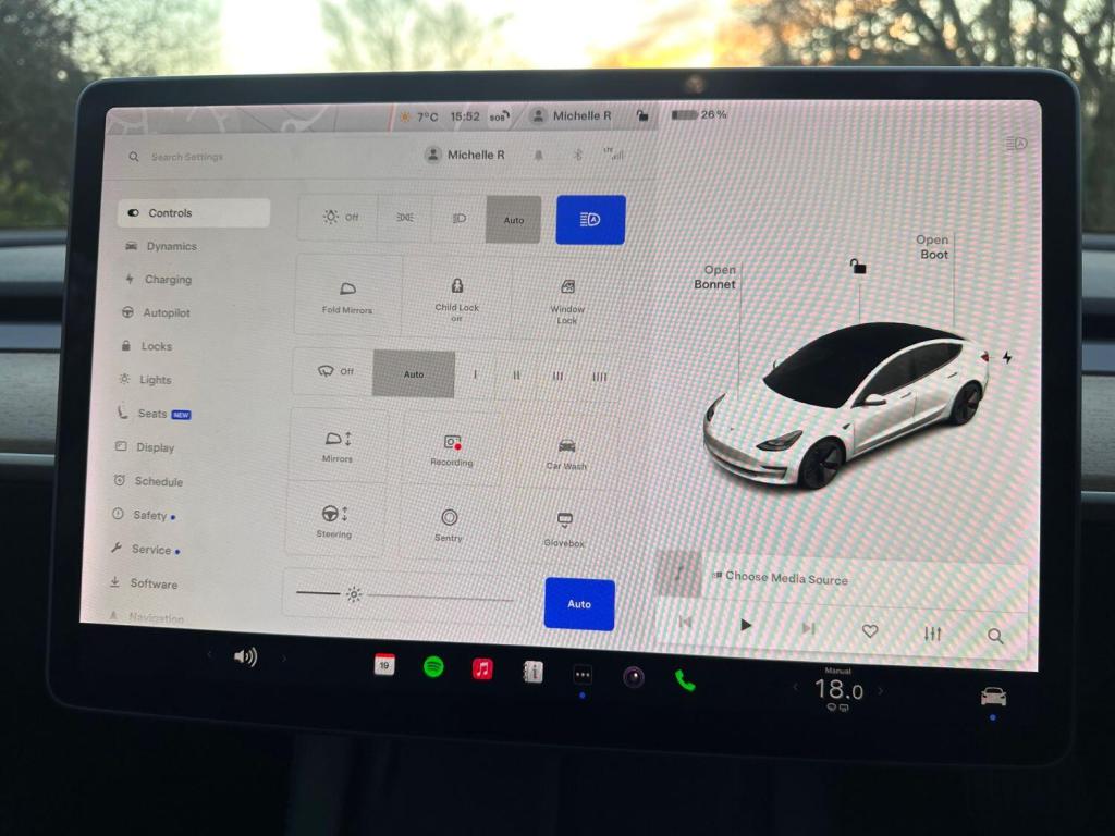TESLA MODEL 3