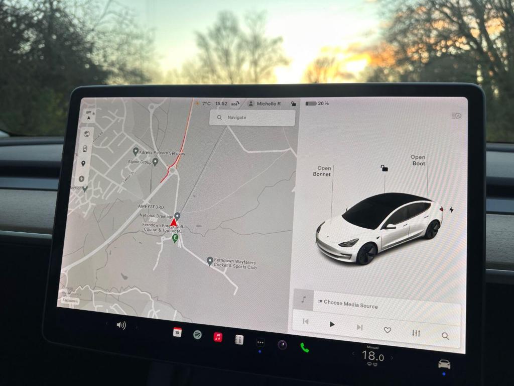 TESLA MODEL 3