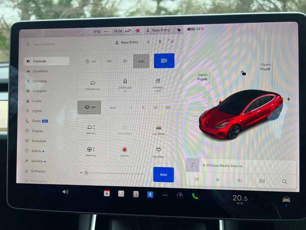 TESLA MODEL 3