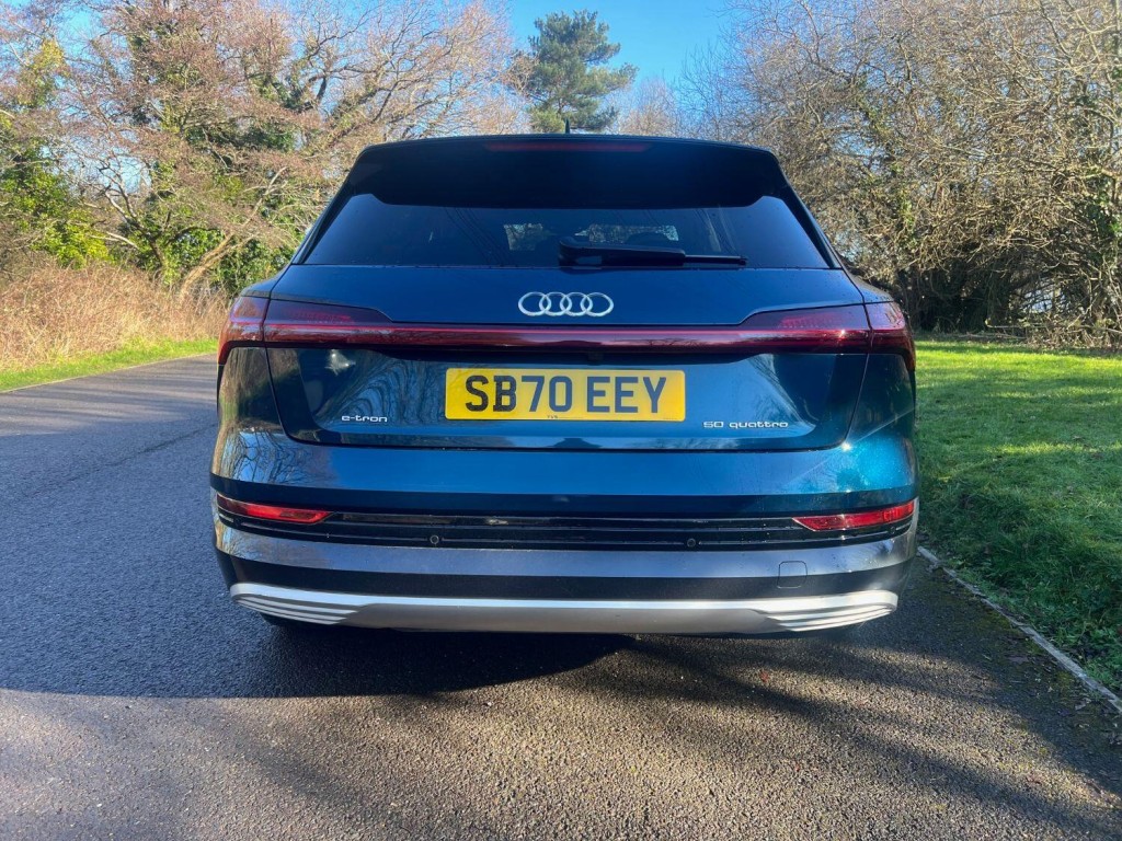 AUDI E-TRON