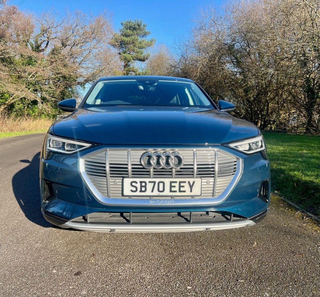 AUDI E-TRON