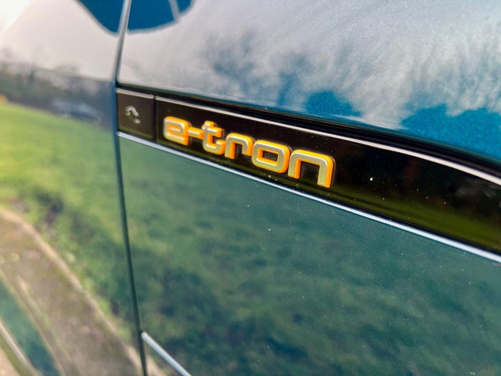 AUDI E-TRON