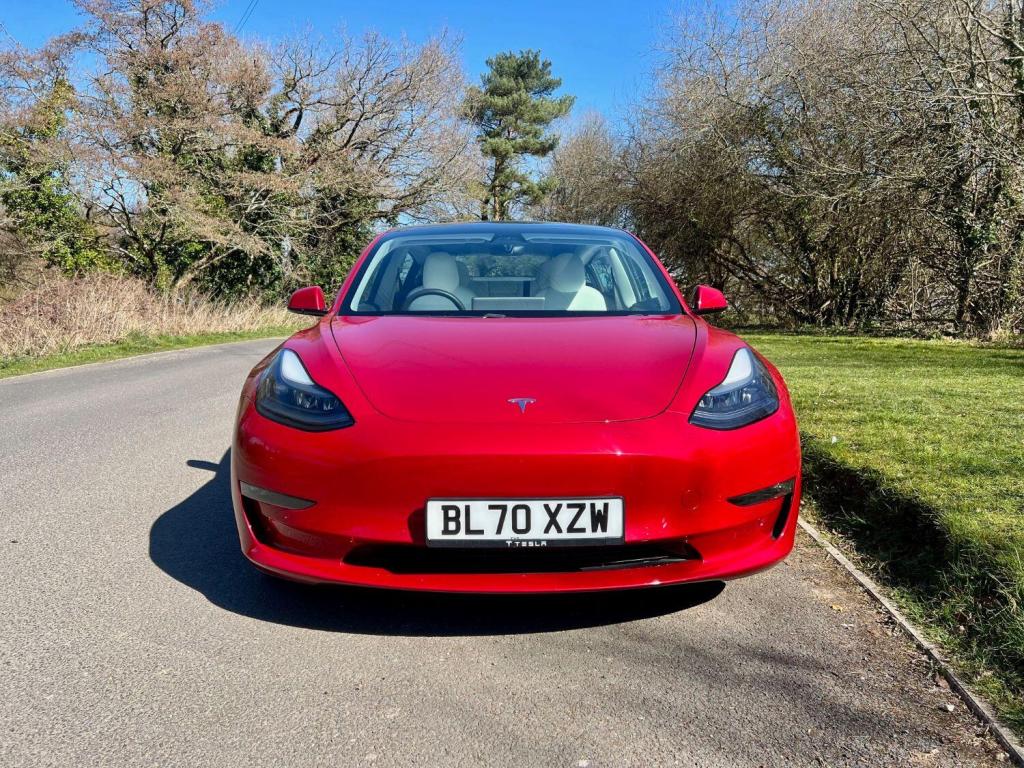 TESLA MODEL 3