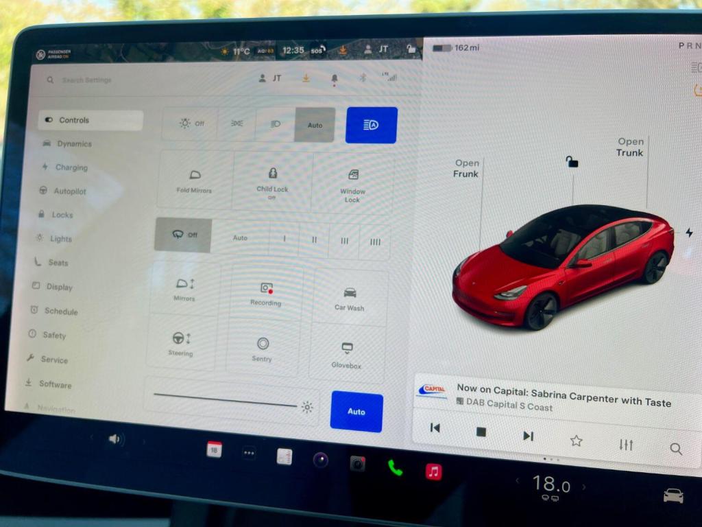 TESLA MODEL 3