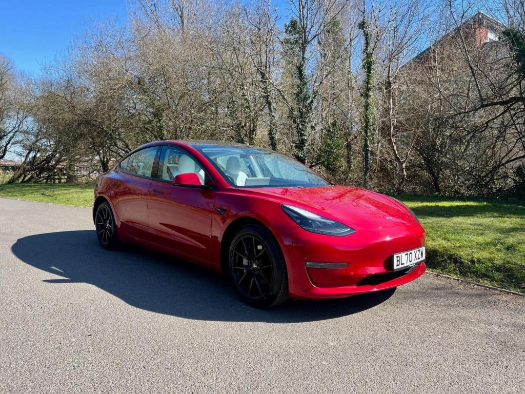TESLA MODEL 3