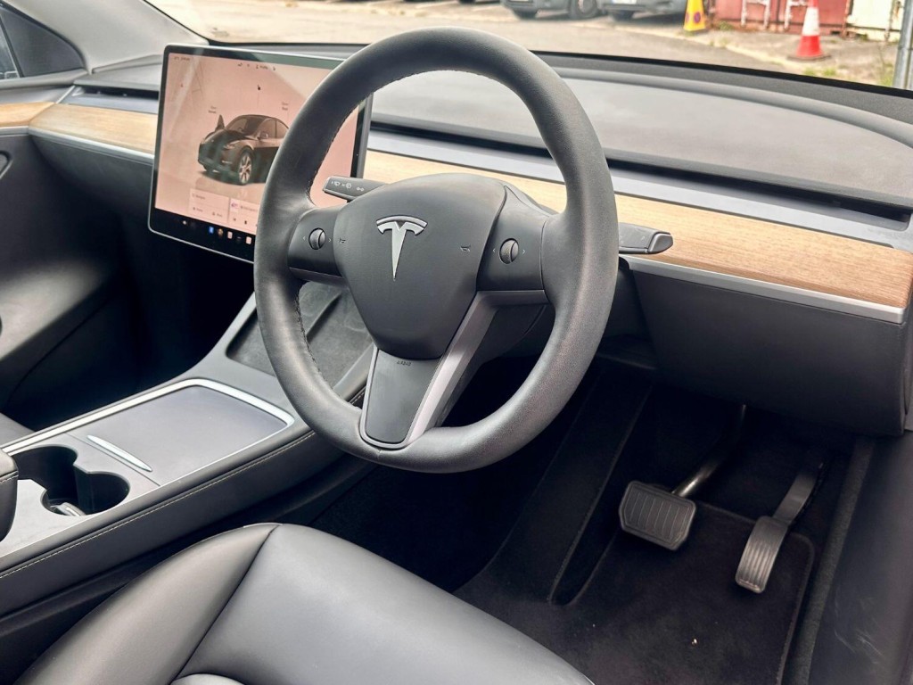 TESLA MODEL Y