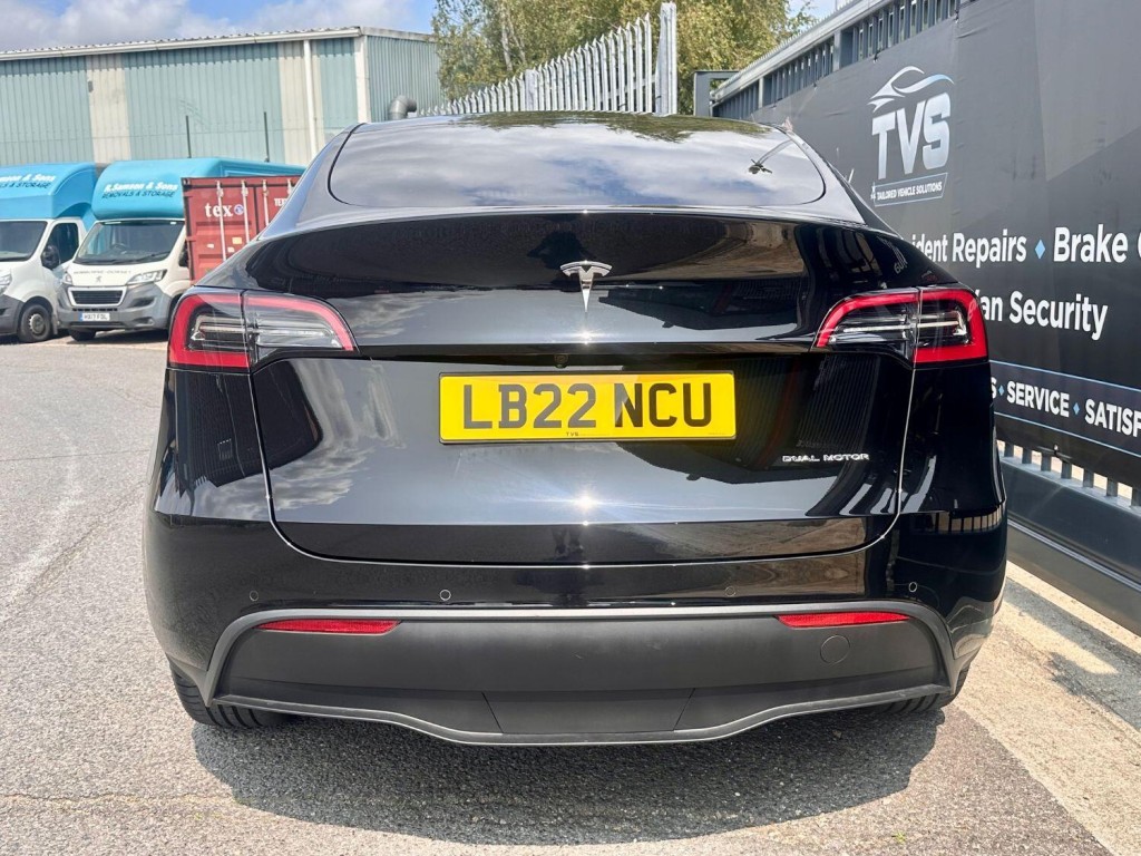 TESLA MODEL Y