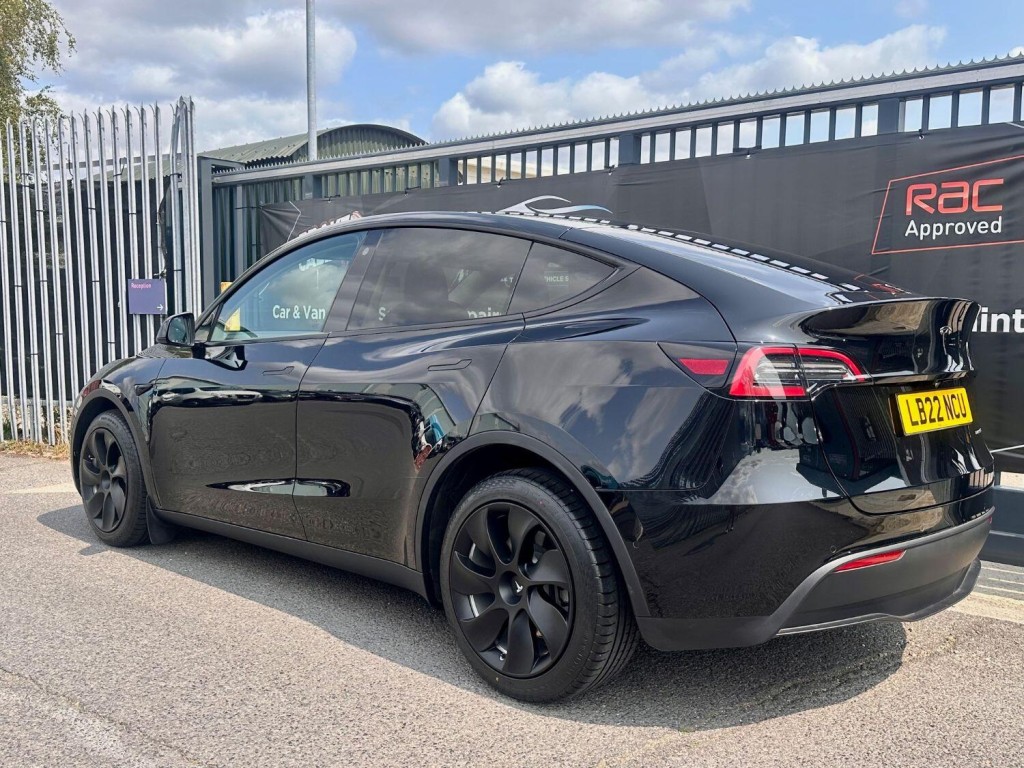 TESLA MODEL Y