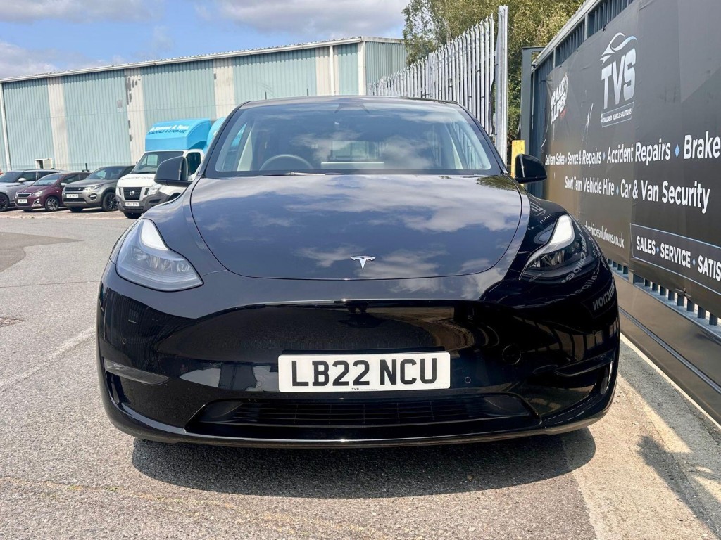 TESLA MODEL Y