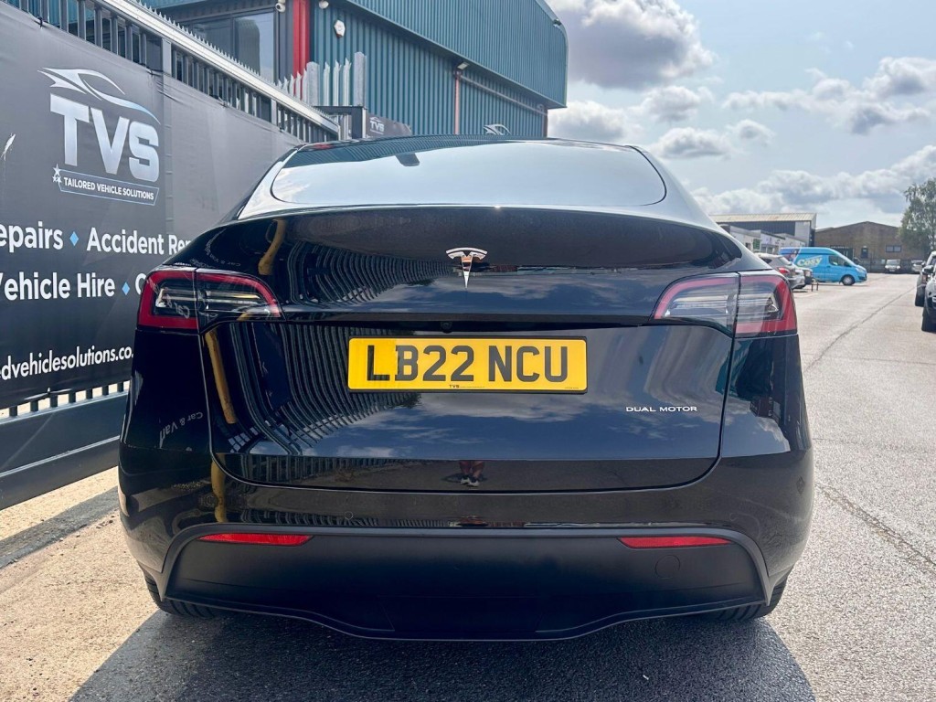 TESLA MODEL Y