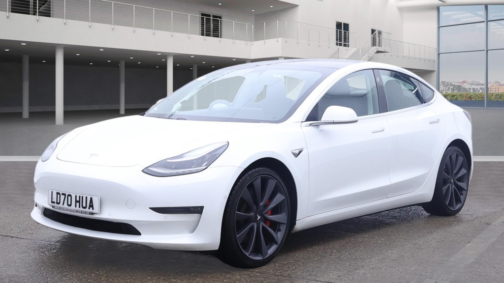 TESLA MODEL 3