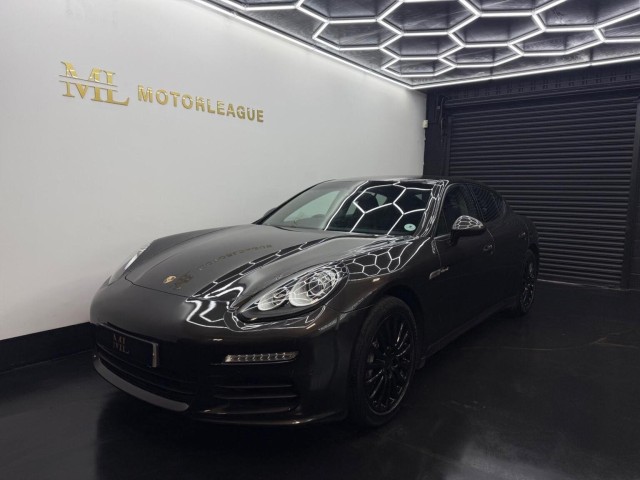 PORSCHE PANAMERA
