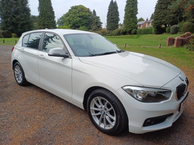 BMW 1 SERIES 1.5 118i SE 5-Door