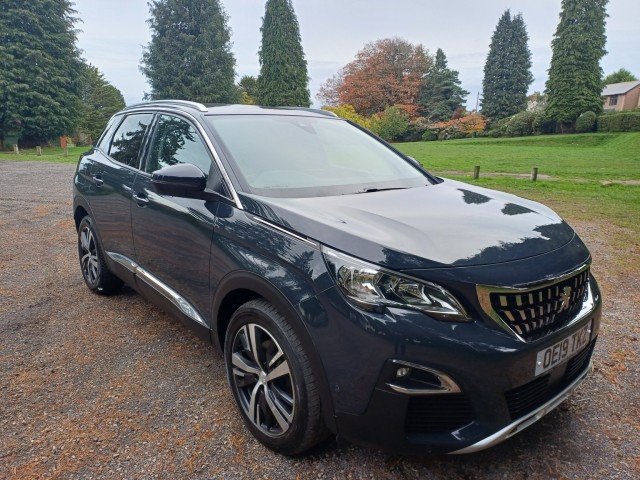 PEUGEOT 3008 1.2 PureTech Allure