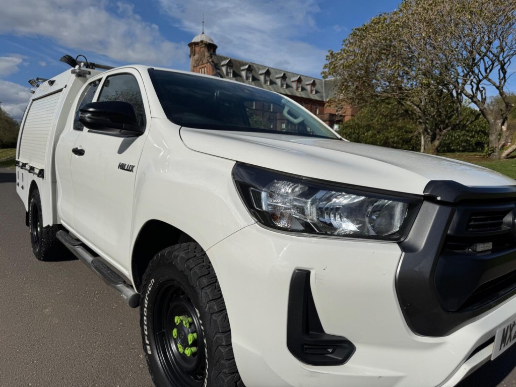 TOYOTA HILUX