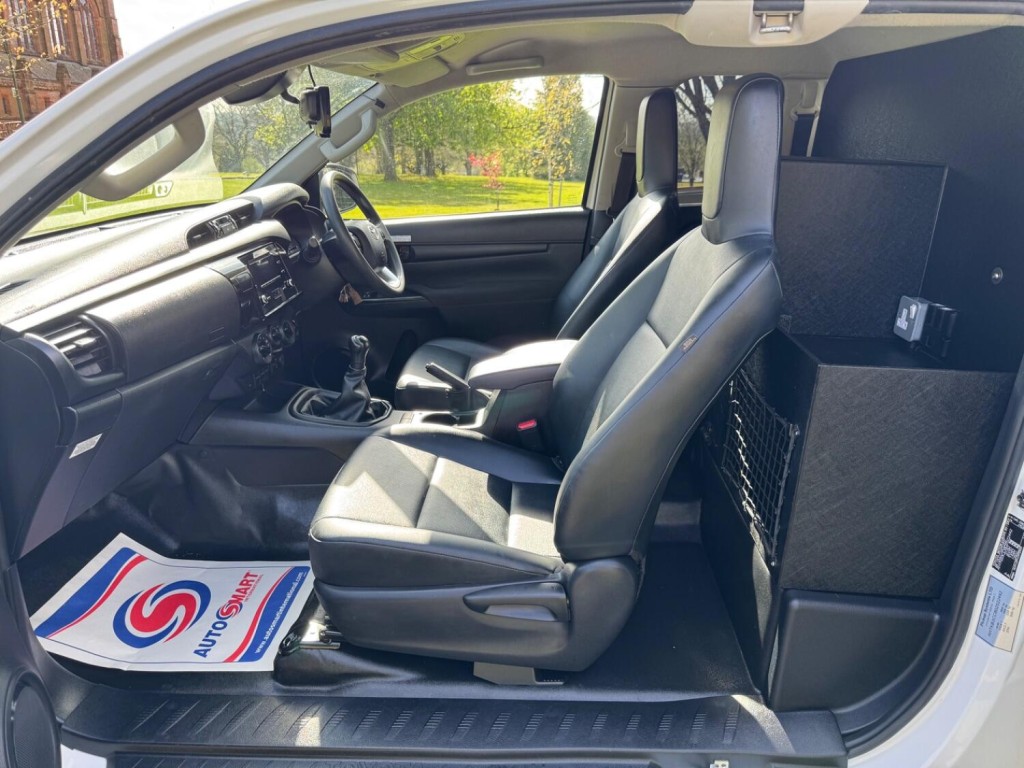 TOYOTA HILUX