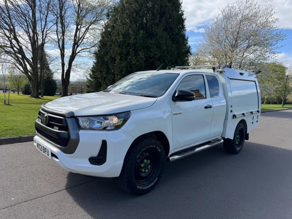 TOYOTA HILUX